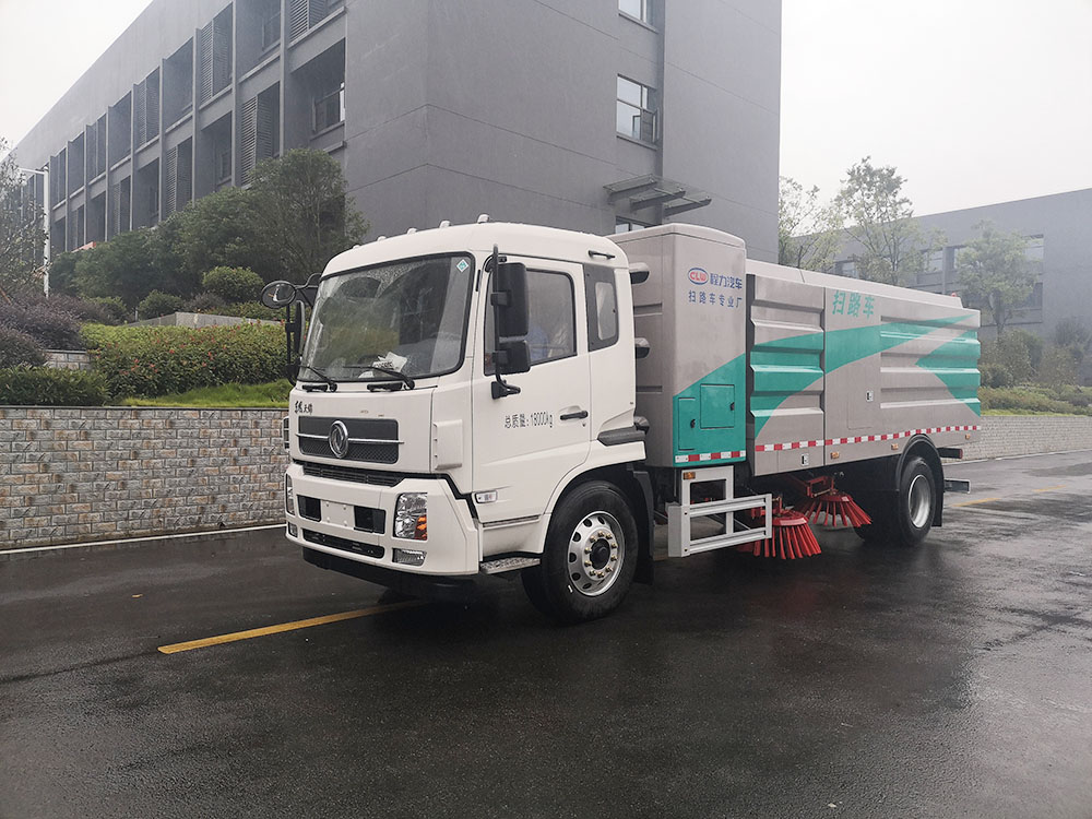 CL5180TSLBEV天錦純電動掃路車